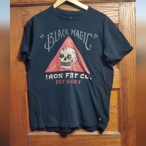 New T-shirt black magic men's graphic tee t-shirt Iron Fist Mens medium